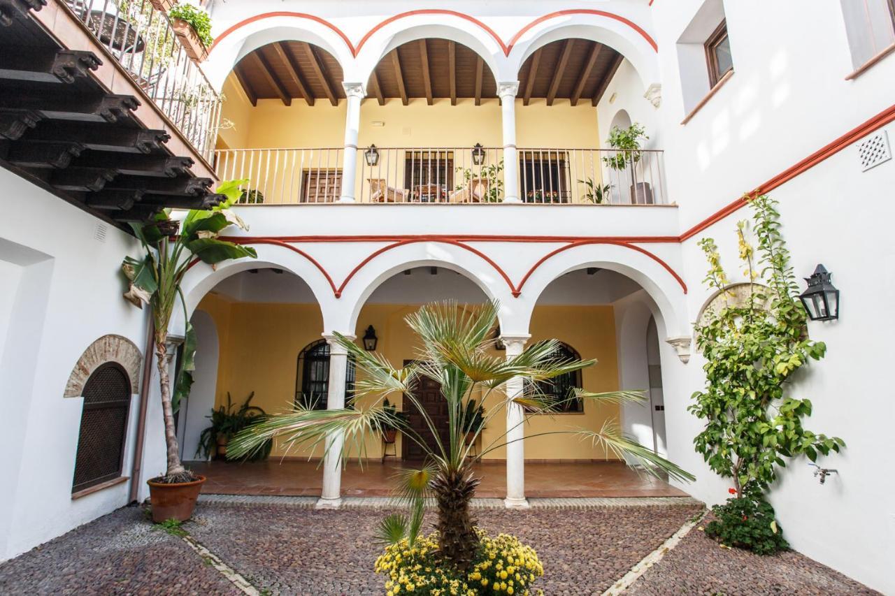 Apartamentos Los Patios De La Juderia Kordoba Bagian luar foto