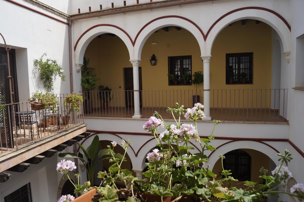 Apartamentos Los Patios De La Juderia Kordoba Bagian luar foto