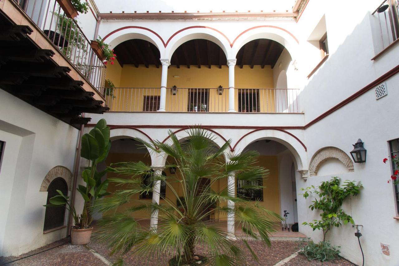 Apartamentos Los Patios De La Juderia Kordoba Bagian luar foto